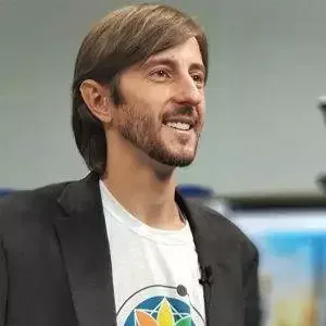 Jornalista Fabiano Porto gravou videolaulas com Ozires Silva