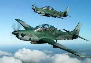 O Embraer EMB-312, mais conhecido como Tucano, é usado pela Esquadrilha da Fumaça